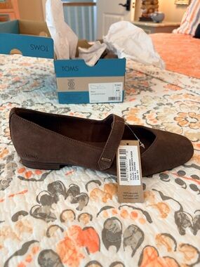 TOMS BIANCA OAK BROWN SUEDE MARY JANES SIZE 6.5 NWT